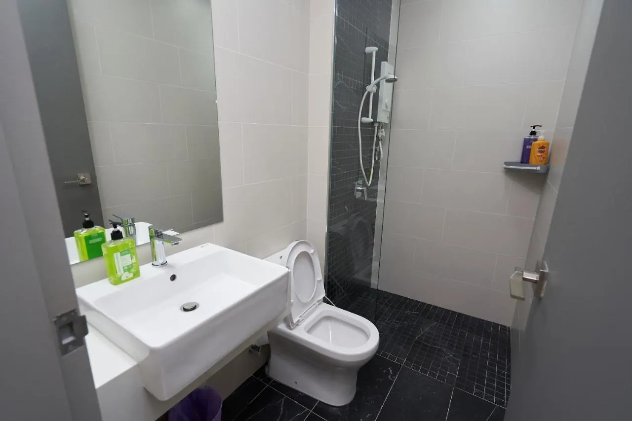Beacon Executive Suites #Cozyfamilystay #Rooftoppool #13 George Town Apartment