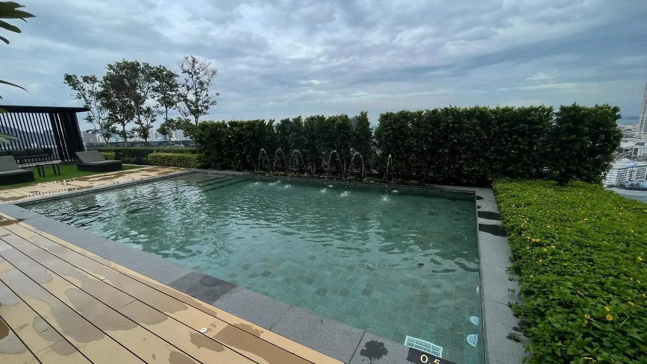 Apartment Beacon Executive Suites #Cozyfamilystay #Rooftoppool #13 George Town Malaysia